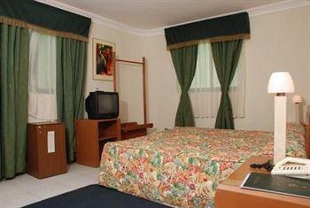 Le Baron Hotel 아크라 외부 사진